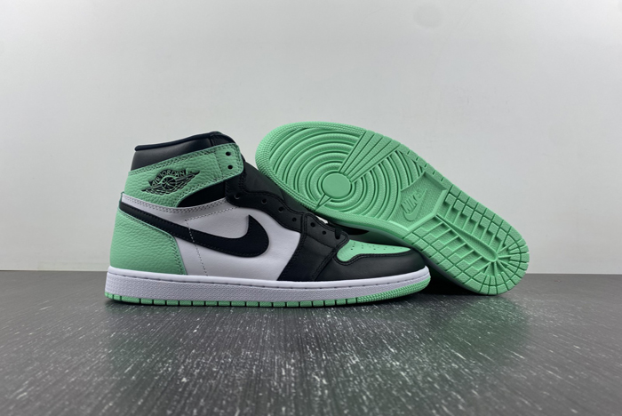 Air Jordan 1 High OG “Green Glow”  DZ5485-130