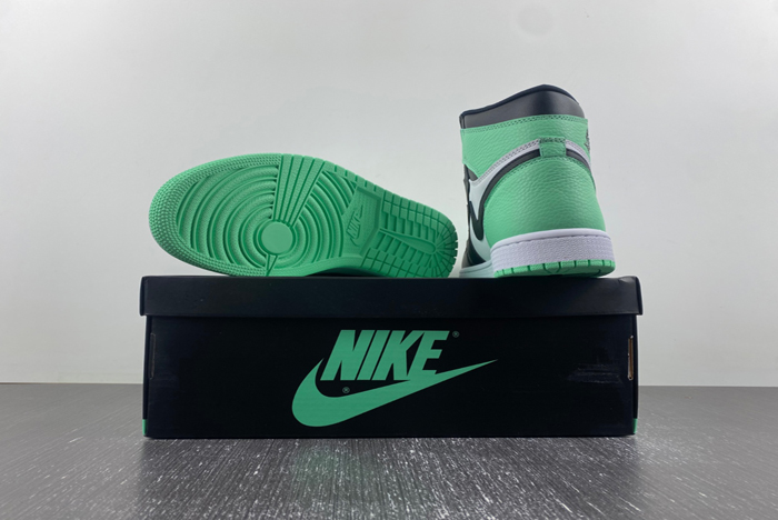 Air Jordan 1 High OG “Green Glow”  DZ5485-130