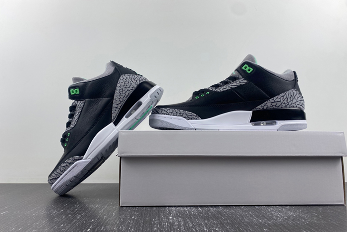 Air Jordan 3 “Green Glow”  CT8532-031