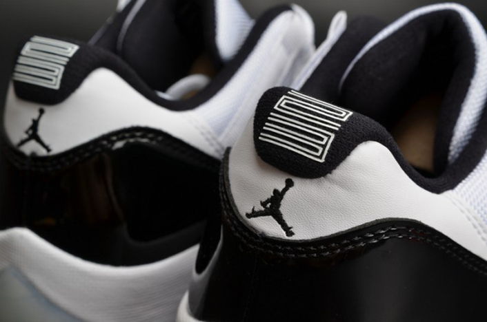 AIR JORDAN 11 RETRO LOW "CONCORD" BLACK/ WHITE  mens 528895-153
